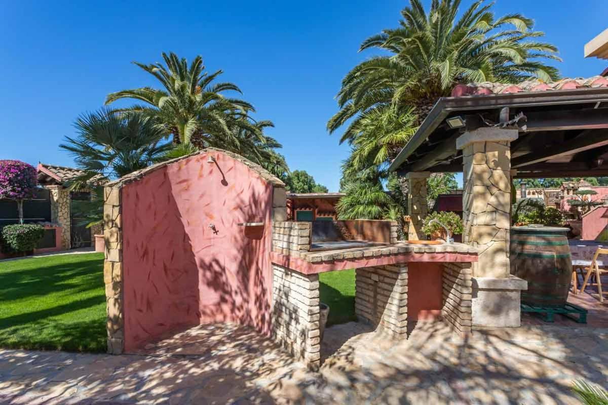 Villa Flumini フルミニ・ディ・クアルトゥ エクステリア 写真