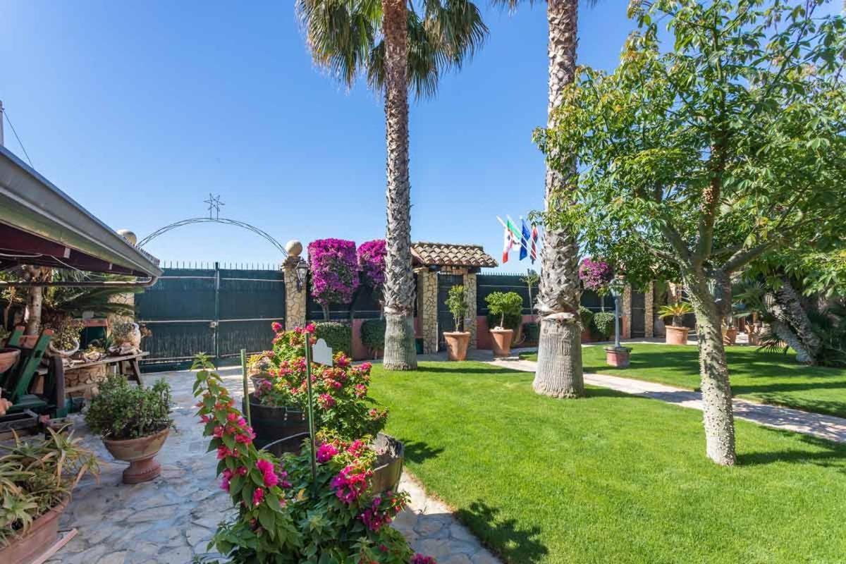 Villa Flumini フルミニ・ディ・クアルトゥ エクステリア 写真