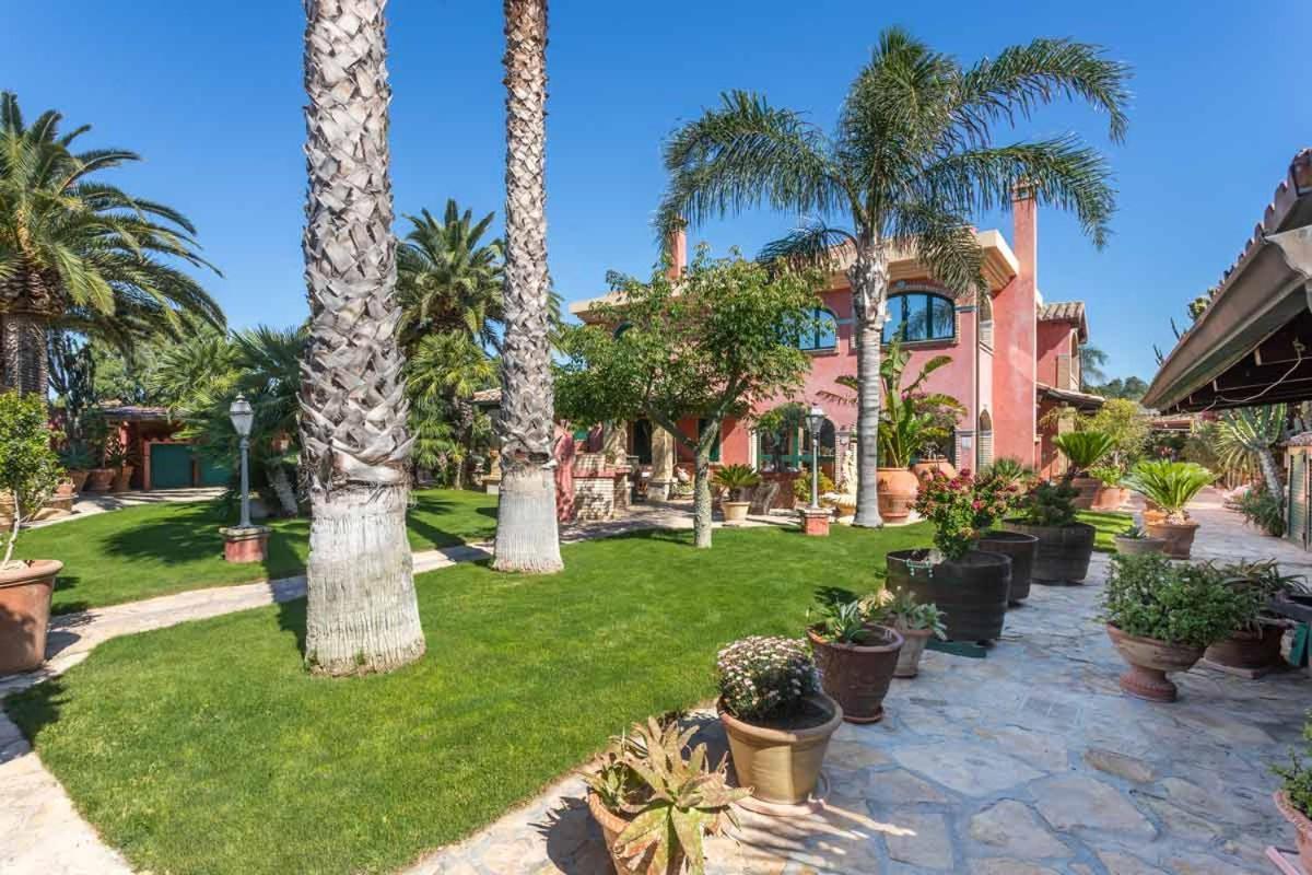 Villa Flumini フルミニ・ディ・クアルトゥ エクステリア 写真