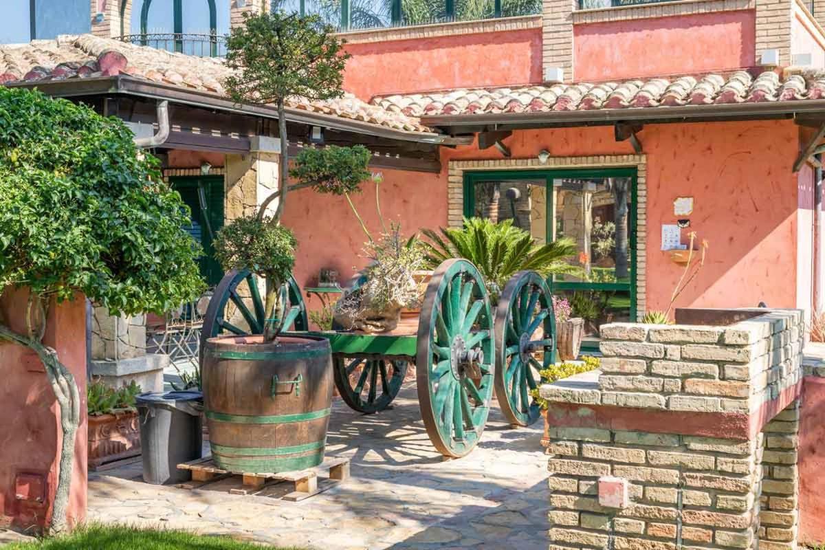 Villa Flumini フルミニ・ディ・クアルトゥ エクステリア 写真