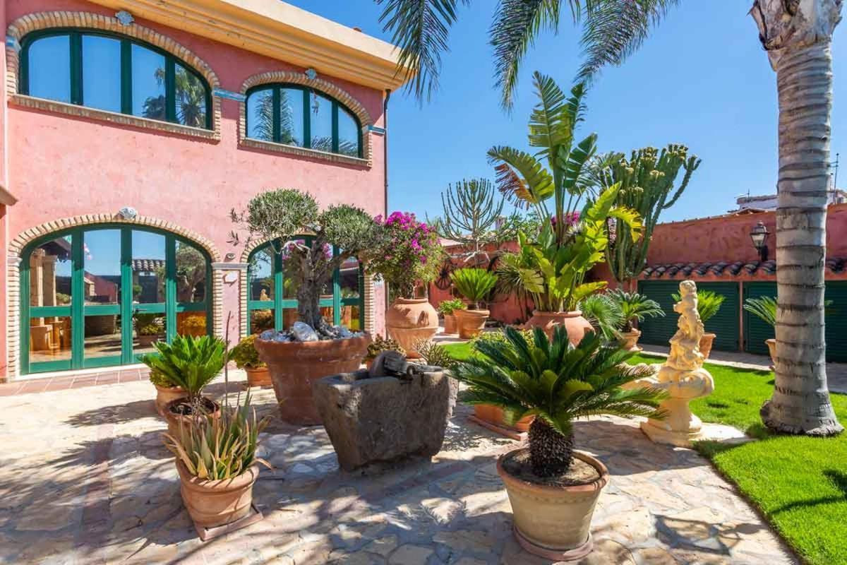 Villa Flumini フルミニ・ディ・クアルトゥ エクステリア 写真