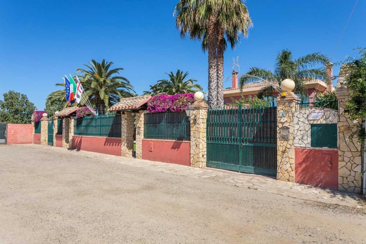 Villa Flumini フルミニ・ディ・クアルトゥ エクステリア 写真