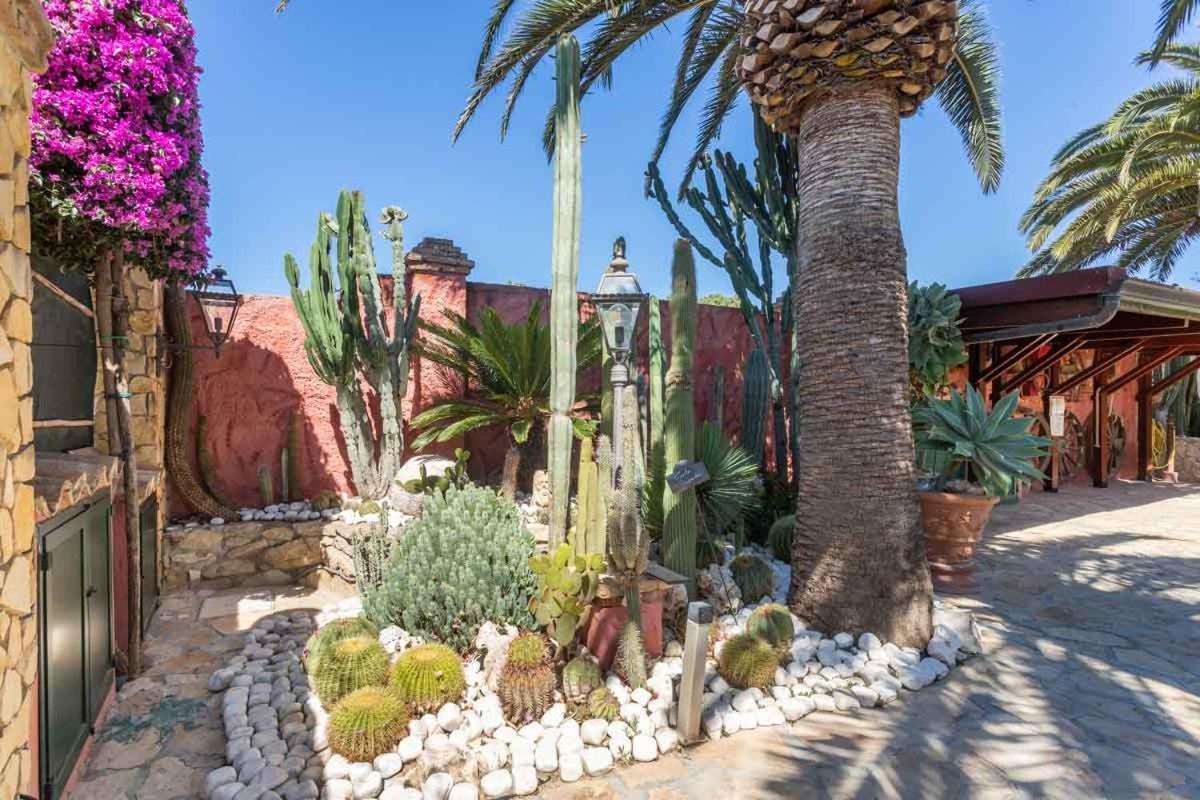 Villa Flumini フルミニ・ディ・クアルトゥ エクステリア 写真